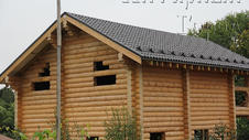 Деревянный дом, финский паз, оцилиндрованное бревно